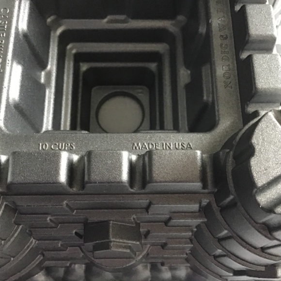 NORDICWARE CASTLE BUNDT PAN**PERFECT KIDS BIRTHDAY CAKE!😃 - Picture 8 of 9